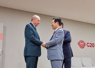 [속보] 李대통령, 튀르키예 도착…에르도안과 정상회담 돌입