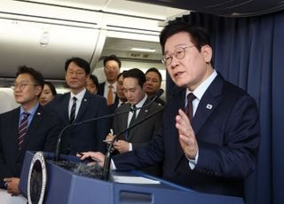 [속보] 李대통령 "평화체제 구축시 한미훈련 않는게 바람직…예단 어려워"