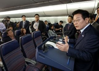 [속보] 李대통령 "남북대화 바늘구멍 뚫어야…흡수통일 감당 못해"