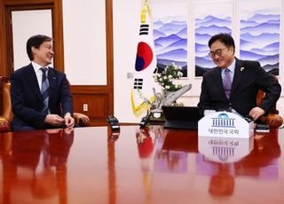 조국, 우원식 만나 "교섭단체완화, 의장이 주도해 달라"