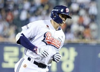 두산 김재환, 보류선수명단 제외…새 팀 찾는다