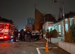 용산 대통령실 인근서 70대 남성 분신 시도…병원 이송