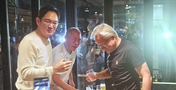 젠슨 황은 엔비디아에 닥친 위기를 어떻게 극복할까