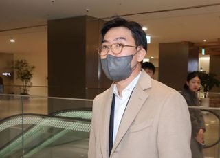 '집사 게이트' 연루 조영탁 특검팀 출석…구속영장 기각 후 첫 소환