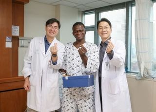 "걸을 때마다 철심에 고통"…아프리카 청년, '서울아산병원'서 다시 걷다