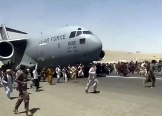 美워싱턴 총격범 아프간 출신 불법체류자…미군 철수 때 입국