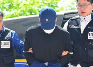 일찍 등교한 고교생, 교사 목 조르고 교장에 흉기 휘두르더니 결국