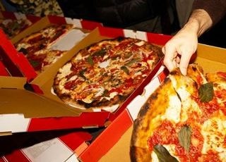 사장 "16명 손님이 피자 5개만! 꺼져!"...관광객 비난했다가