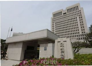 사법부 신뢰 회복, 사법부 흔들기 중단부터 [기자수첩-사회]