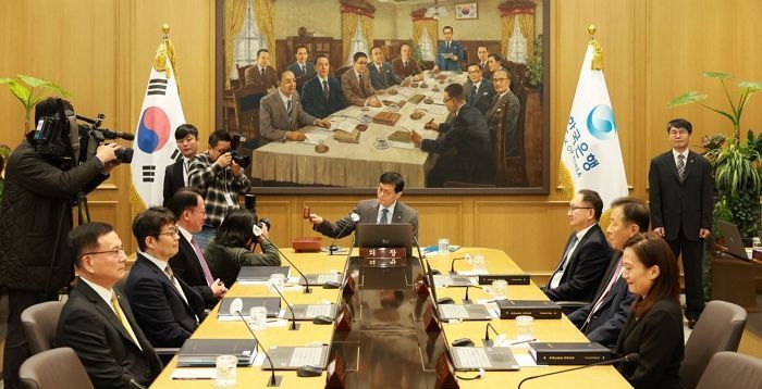 결국 기준금리 4연속 동결…고환율·집값 부담이 인하 제동
