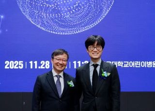 "한국 의료 소버린 AI 구축"…서울대병원, 네이버와 의료 특화 LLM 공개