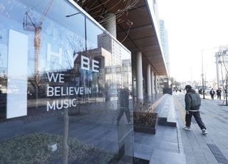 홍콩 화재 참사에 케이팝계 기부 행렬…하이브·SM·YG도 동참