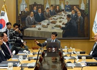 금리 동결 길어질까…채권 투자 전략은