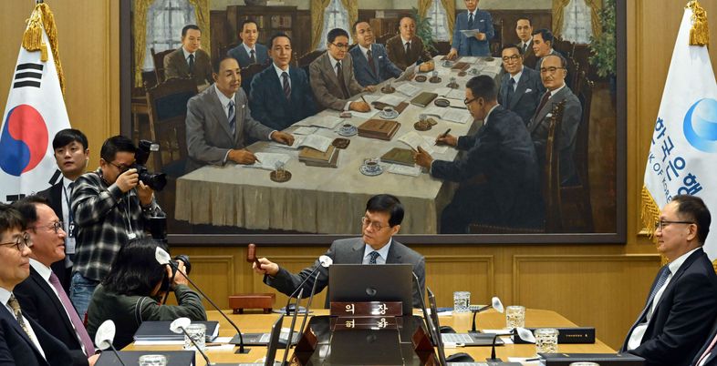 금리 동결 길어질까…채권 투자 전략은