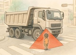 대형 화물차 우회전 보행사고 치사율, 승용차의 28배…“사각지대 최소 5m”