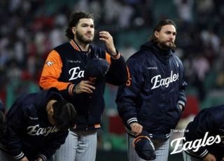 '폰세+와이스 해체' 한화, 새 외국인 투수 영입…페라자 리턴