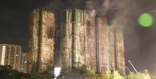 '최소 128명 사망' 홍콩 아파트 화재참사…애도 기간 선포