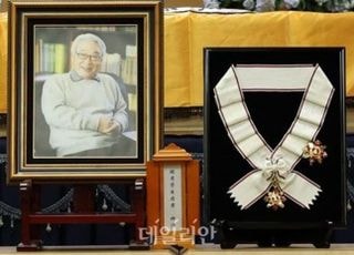 ‘국민배우’ 이순재 별세 / 홍콩 참사 속 ‘마마 어워즈’ 강행 등 [주간 대중문화 이슈]