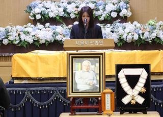 #따뜻한 배웅 속에 떠난 故 이순재 #트리플에스 '문-선-넵튠-제니스로 컴백' #2025 KLPGA 시상식 [D:주간 사진관]