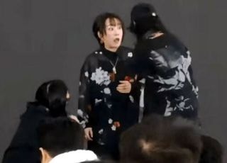 일본 가수, 상하이 공연 중 쫓겨났다…중일 갈등 격화