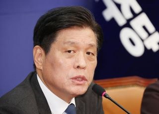 與 "국민의힘, 사과는커녕 '계엄' 민주당 탓…정당 해산 겪게 될 것"