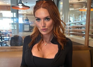 "난 자궁이 두 개…두 남자와 동시 만나도 외도 아니다"