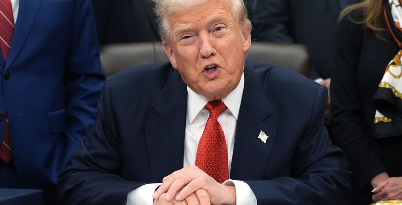 트럼프 “베네수엘라 영공 폐쇄” 경고…베네수 “식민주의적 위협” 반발