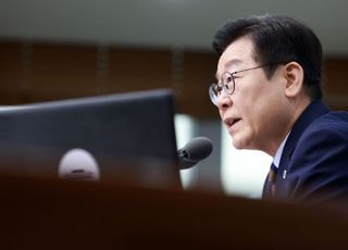 12·3 계엄 '1주년' 앞둔 李정부…'내란' 털고 새로운 아젠다 제시할까 [정국 기상대]