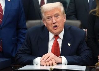 트럼프 “베네수엘라 영공 폐쇄” 경고…베네수 “식민주의적 위협” 반발