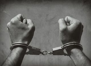 '거기'서 뭘 했길래?...한국인 포함 202명 알몸 체포