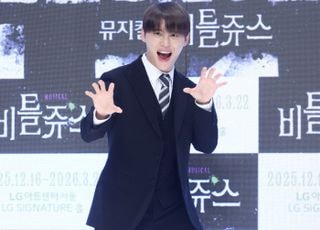 김준수 '용기 낸 포즈'