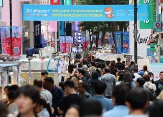 中 무비자 입국에 엇갈리는 시선…"매출 증대 기여" VS "효과 미미"