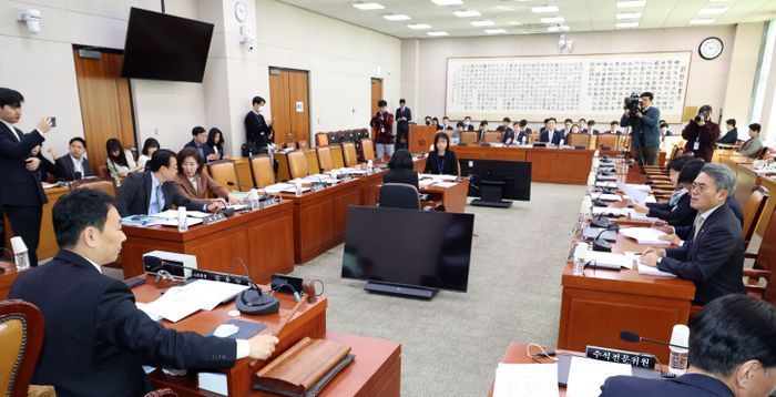 "국민 요구" vs "헌법 파괴"…여야, 법사위 '내란재판부' 격돌