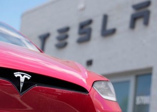 아우디·폭스바겐 자리 채운 테슬라…저무는 '독일차 시대'