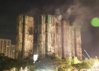 홍콩 아파트 화재 사망자 151명으로 늘어…실종 30여명 추산