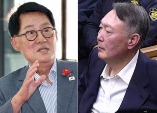 "전한길이 하나님 선물이면, 건진법사는 부처님 선물이냐" 尹 저격한 박지원