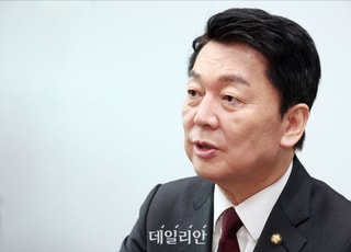 보다 못한 안철수가 사과했다…"계엄 1년, 죄송하고 사과드린다"