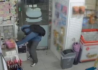 '5000원어치 절도' 영상 퍼진 여고생 사망…무인점포 사적제재 갑론을박