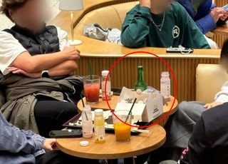 "스타벅스서 치킨에 소주" 반복되는 中 관광객의 민폐 행동