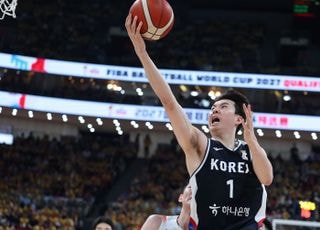 귀화 선수 없으면 이현중으로…만리장성 뚫은 ‘양궁농구’