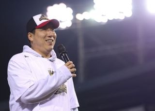 울컥한 김현수, LG에 작별인사 “8년 동안 행복한 야구했다”