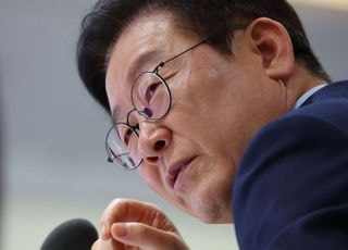 李대통령 "중국과 부정선거가 무슨 상관이냐…가짜뉴스 너무 심해"