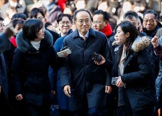 추경호, 국민의힘 응원 받으며 영장실질심사 출석