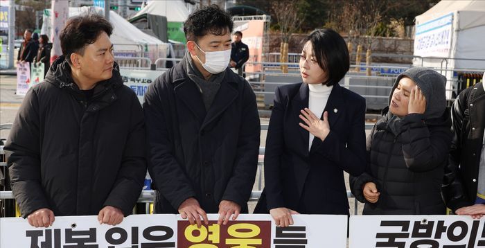 배현진, 故한상국 아내 시위 동참…"국가가 제복 영웅들 책임져야"