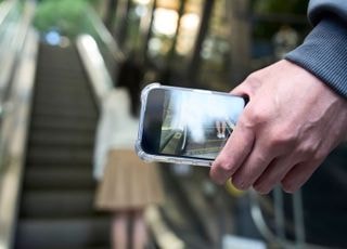 20대 한국男 '나라 망신'…일본서 60대女 치마 속 몰카 찍고 "기억 없어"