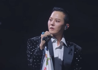 라이브 실력으로 재편되는 케이팝... ‘핸드마이크’ 정면승부 vs '따따따‘ 곡 난이도 낮추기 [D:가요 뷰]