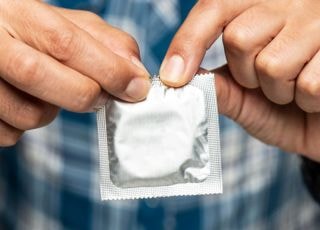 "이러면 애 낳겠지" 콘돔에 13% 세금 부과한다