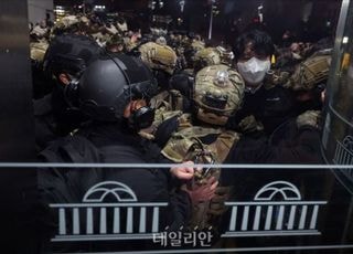 [속보] 국민의힘 의원들 "계엄 미리 막지 못해 죄송…尹과 단절할 것"