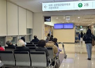 "콜록콜록" 독감 환자로 빼곡…종합병원 로비도 숨 가쁘다 [르포]