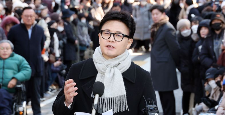 '계엄 해제' 앞장섰던 한동훈 "예방 못해 깊이 사과…다시 일어서야"